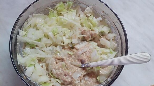 ШАГ 8. шарлотка с капустой в мультиварке