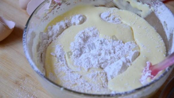 ШАГ 7. шарлотка с карамелью