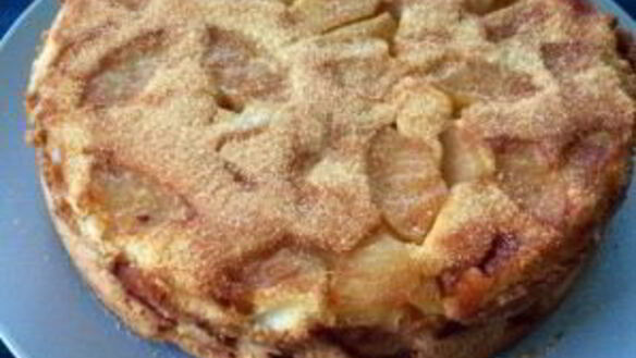 ШАГ 5. шарлотка с корицей и яблоками