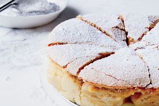 Шарлотка с корицей