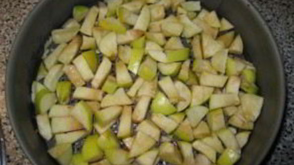 ШАГ 5. шарлотка с маком и яблоками