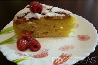 Шарлотка с персиками в мультиварке