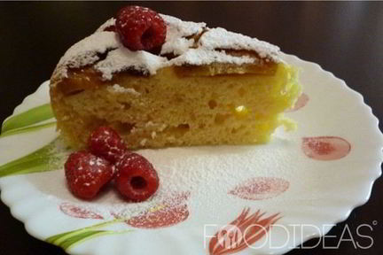 Шарлотка с персиками в мультиварке