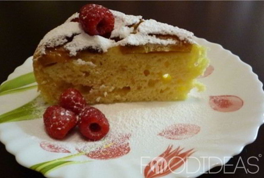 Шарлотка с персиками в мультиварке