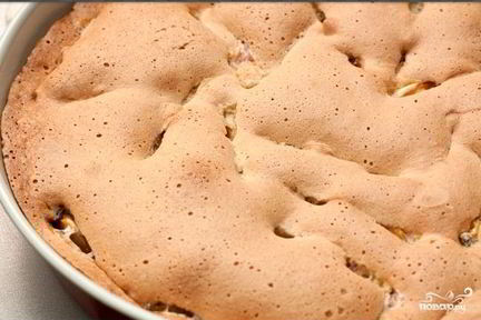 Шарлотка с персиками