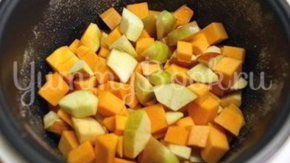 ШАГ 4. шарлотка с тыквой и яблоками в мультиварке