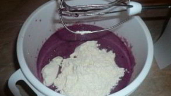 ШАГ 4. шарлотка с вареньем в мультиварке