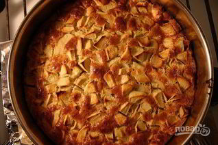 Шарлотка с яблоками без яиц