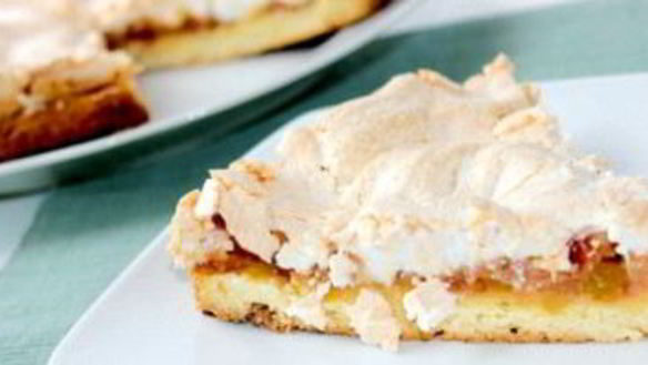 ШАГ 11. шарлотка с яблоками и безе