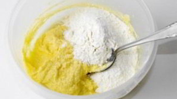 ШАГ 3. шарлотка с яблоками и безе