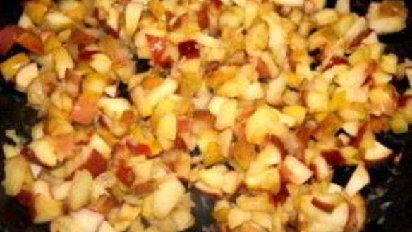 ШАГ 6. шарлотка с яблоками и безе