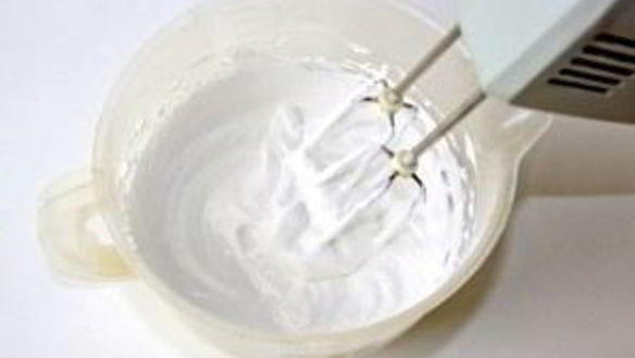 ШАГ 7. шарлотка с яблоками и безе