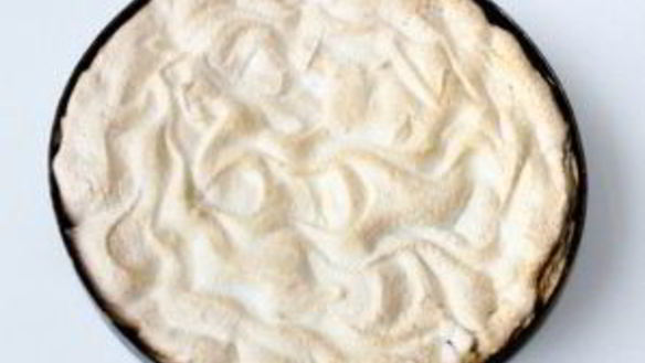 ШАГ 10. шарлотка с яблоками и безе