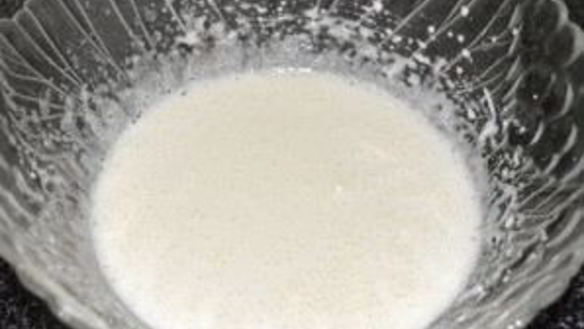 ШАГ 2. шарлотка с яблоками и черешней