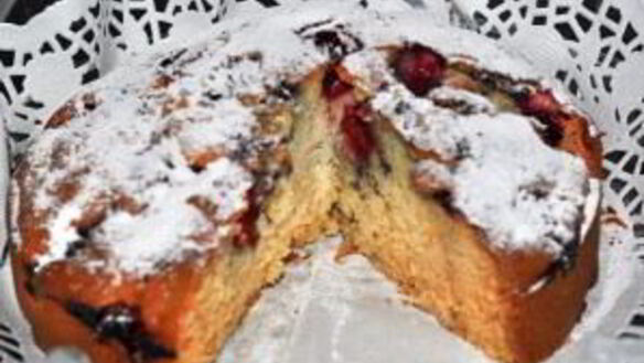 ШАГ 8. шарлотка с яблоками и черешней