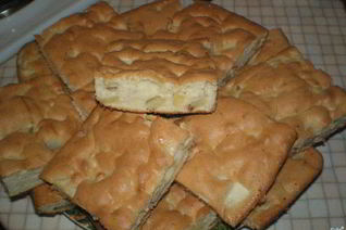 Шарлотка с яблоками и грушами