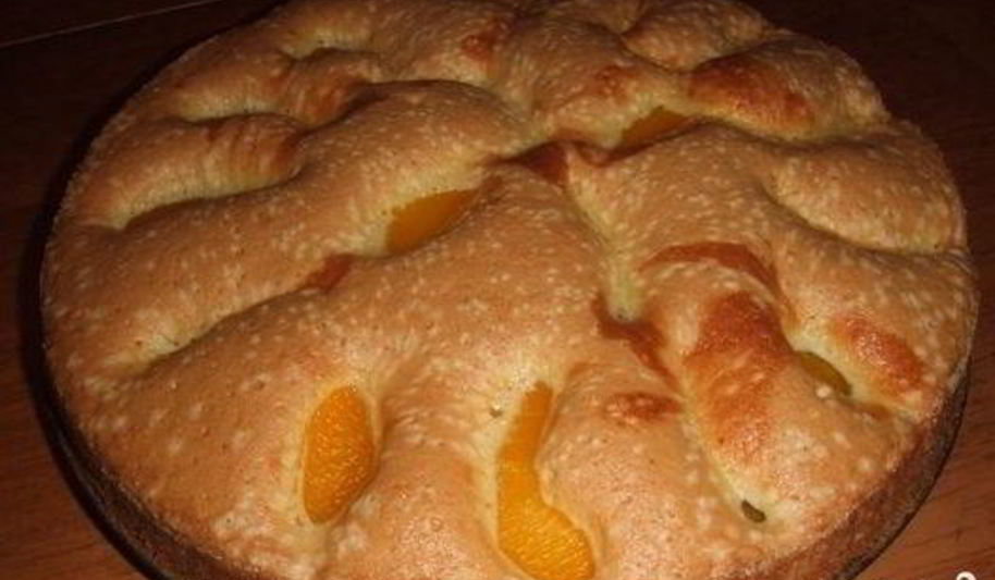 Рецепт шарлотка с яблоками и персиками