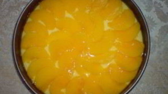 ШАГ 3. шарлотка с яблоками и персиками