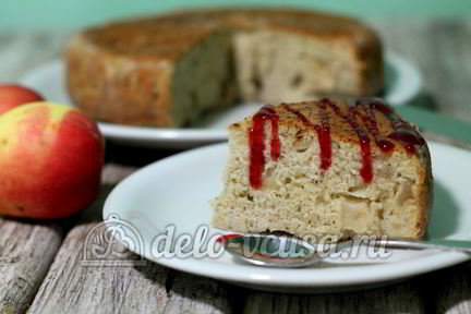 Шарлотка с яблоками в мультиварке