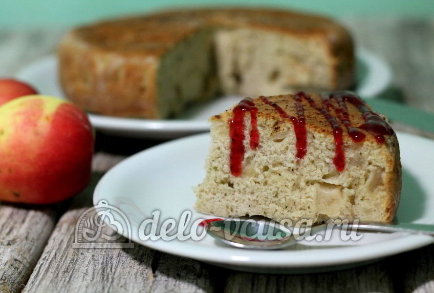 Шарлотка с яблоками в мультиварке