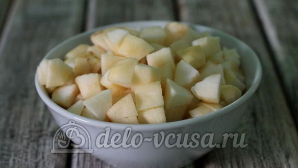 ШАГ 3. шарлотка с яблоками в мультиварке