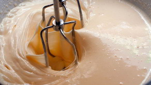 ШАГ 4. шарлотка с яблоками