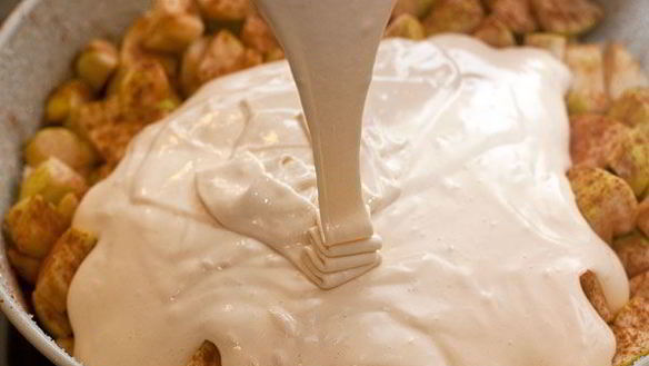 ШАГ 6. шарлотка с яблоками