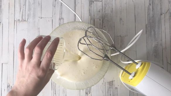 ШАГ 3. шарлотка с ягодами