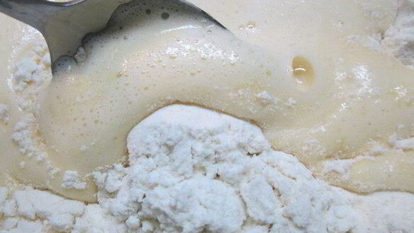 ШАГ 2. шарлотка сметанная слава сливам