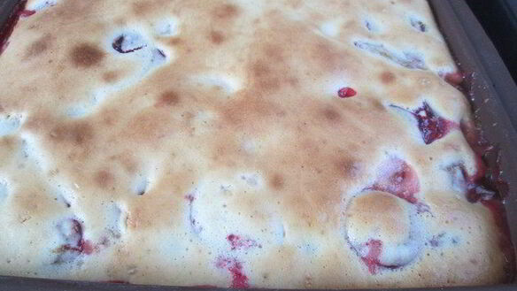 ШАГ 4. шарлотка сметанная слава сливам