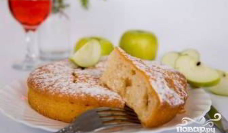 Рецепт шарлотка со сгущенкой и яблоками