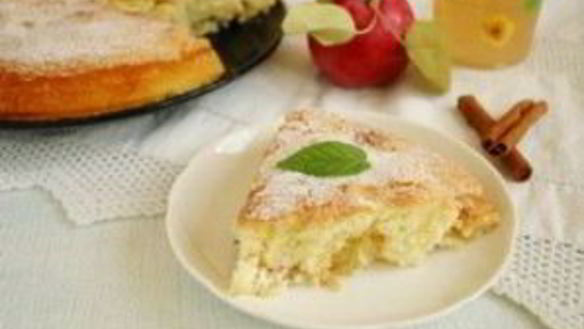 ШАГ 6. шарлотка со сгущенкой и яблоками