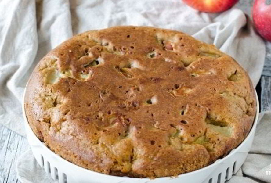 Шарлотка со сгущенкой