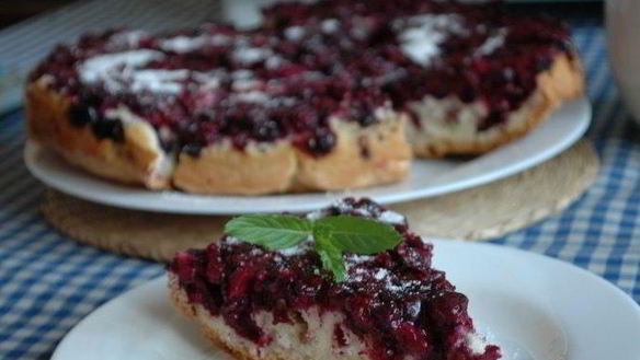 ШАГ 5. шарлотка со смородиной