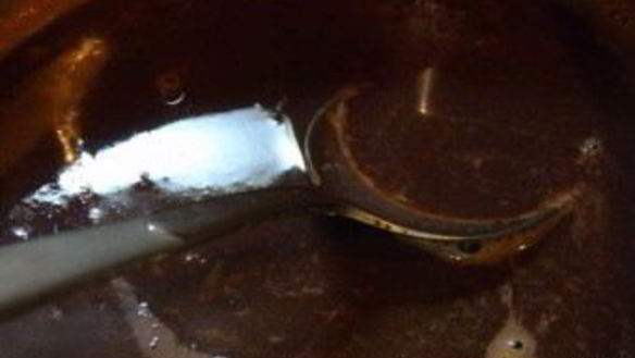 ШАГ 2. шоколадная шарлотка с яблоками