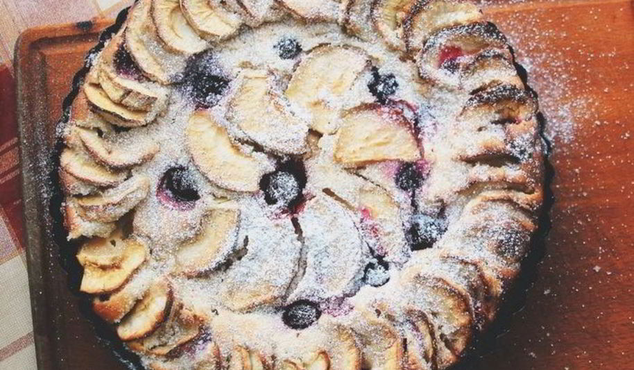 Рецепт сливочная шарлотка с кислинкой