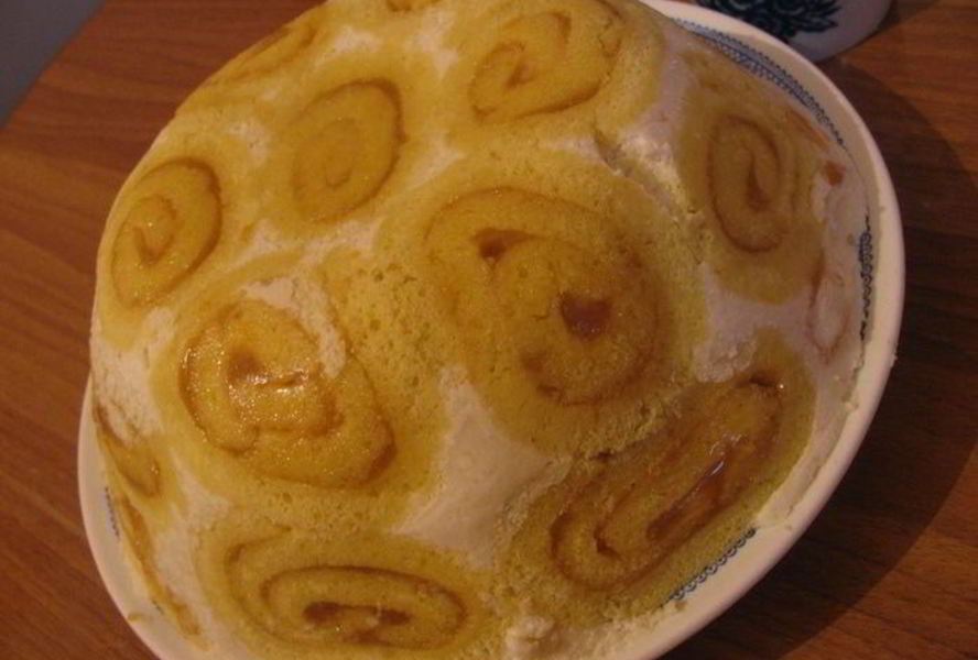 Воздушная яблочная шарлотка