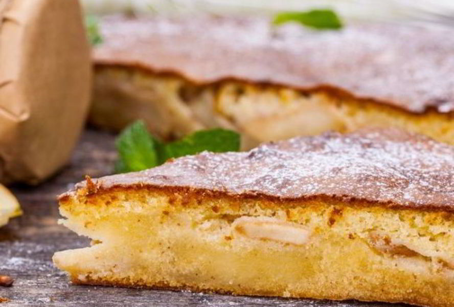 Яблочная шарлотка на сковороде