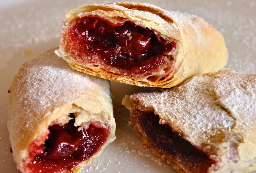 Штрудель с вишней