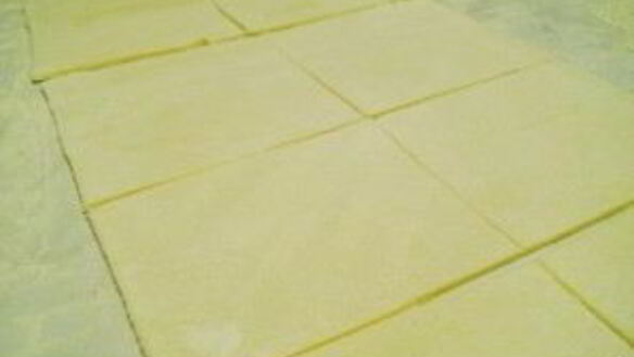 ШАГ 3. слоеные конвертики с творогом