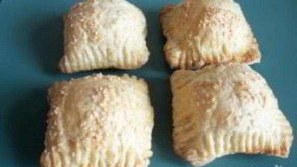 ШАГ 5. слойки из готового дрожжевого теста