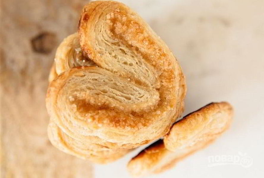 Слойки из слоеного теста с сахаром