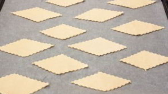 ШАГ 4. слойки с брусникой