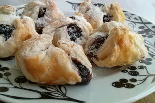 Слойки с черникой