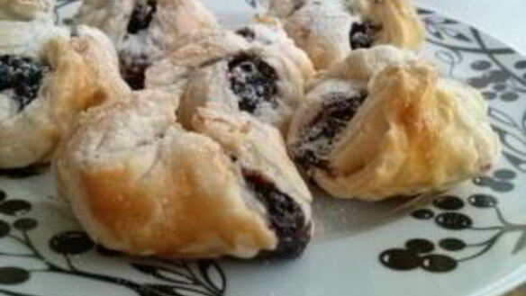 ШАГ 6. слойки с черникой