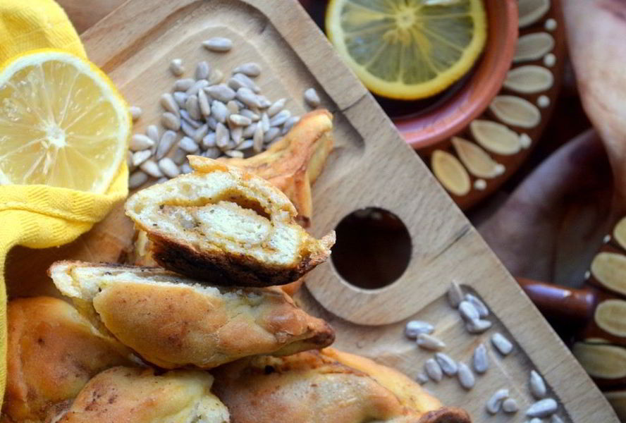 Слойки с джемом и семечками