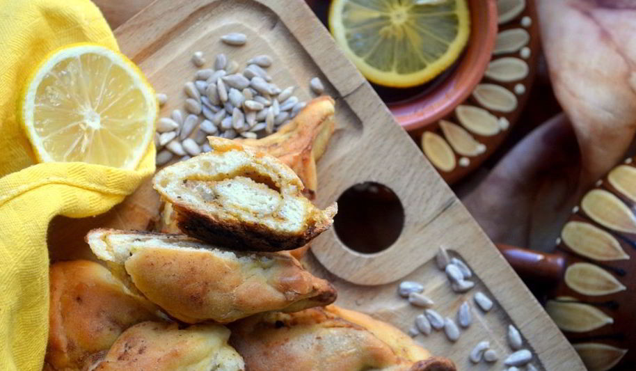 Рецепт слойки с джемом и семечками