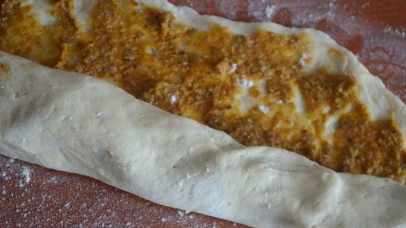 ШАГ 3. слойки с джемом и семечками