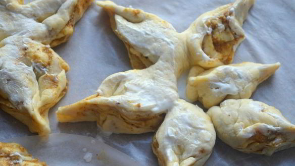 ШАГ 4. слойки с джемом и семечками