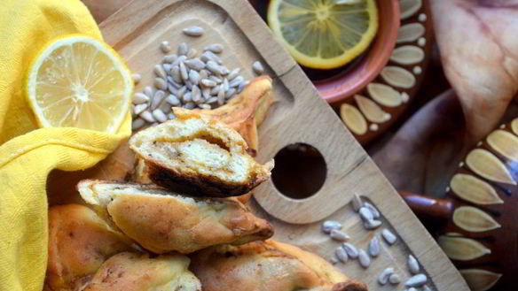 ШАГ 5. слойки с джемом и семечками